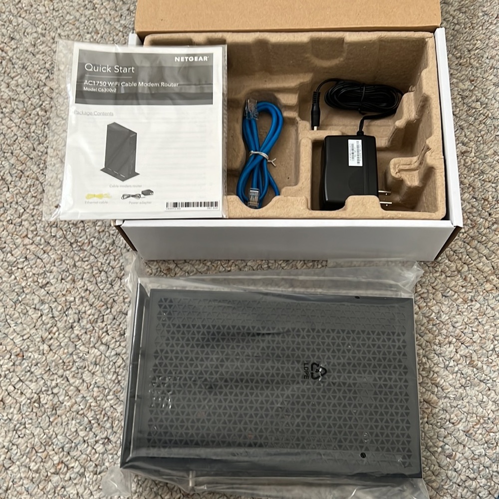 NETGEAR Cable Modem WiFi Router Combo C6300v2 (AC1750 DOCSIS 3.0) - Picture 2 of 2